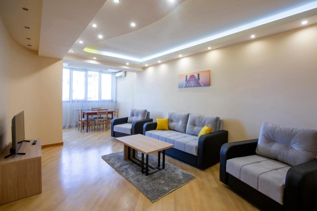 Umba Apartment N4 - Balcony And Mount Ararat View Erevan Exterior foto